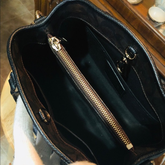 ❌SOLD❌ Coach 2 way Crossbody Bag - Picture 5 of 8